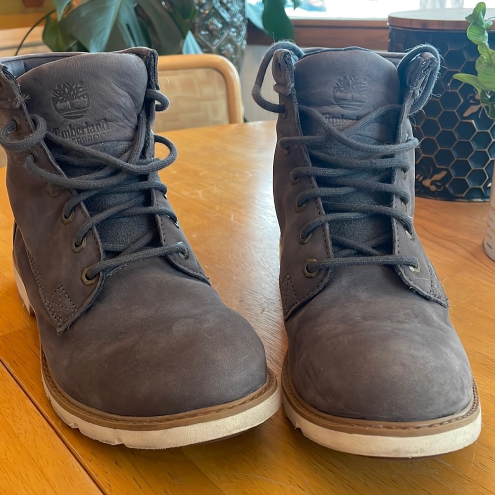 Women’s Timberland suede gray ankle boots